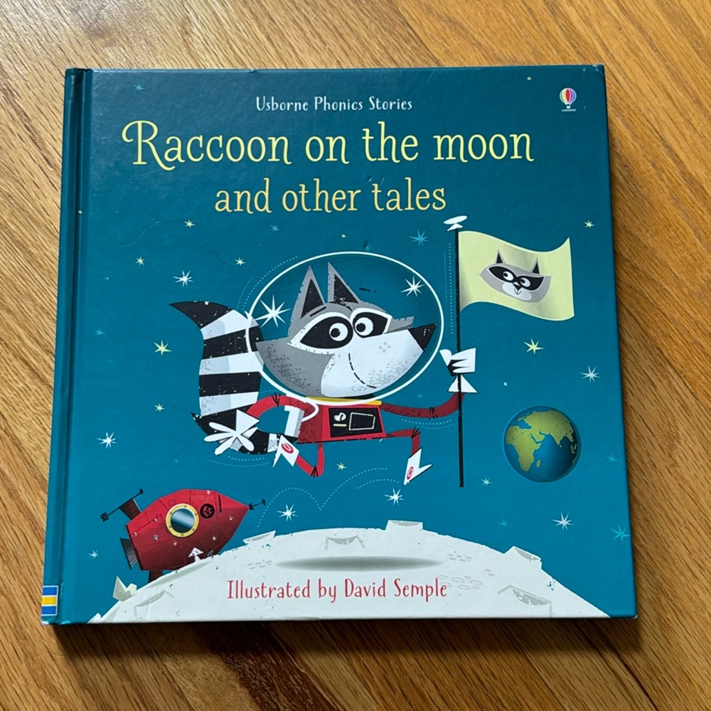 Usborne books - Raccoon on the Moon and other tales - Phonics Reader